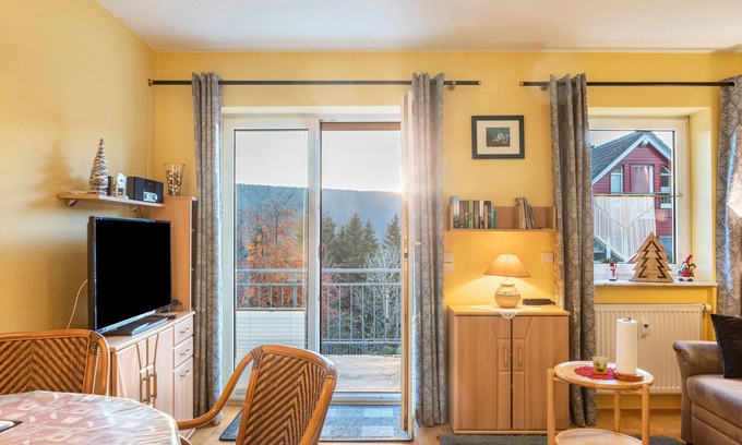 Oberhof Apartment | Apartment 'Tannenblick 1-3' with Balcony and Wi-Fi