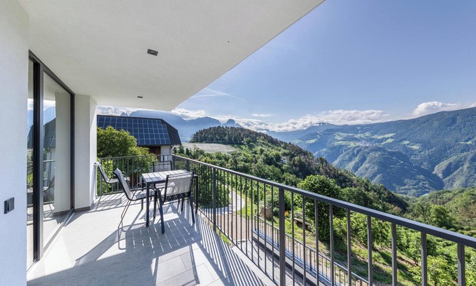 Renon Apartment | Apartment "Thalerhof Naturae Montes Ritten" with Mountain View, Terrace & Wi-Fi