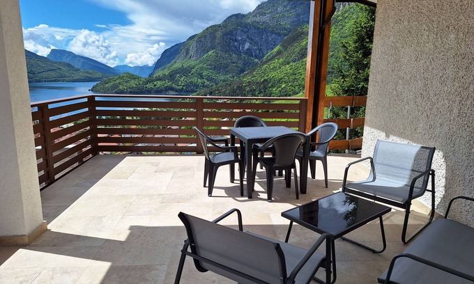 Molveno Apartment | Apartment "the joy" with a romantic view of the lake * Casa Bellavista