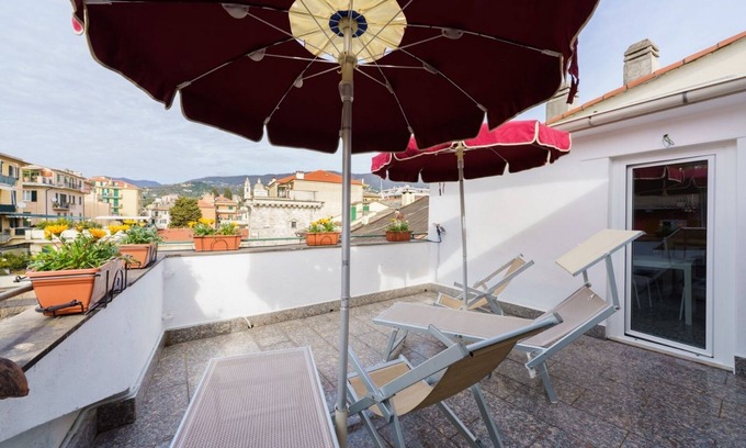 Rezza Apartment | Apartment 'The Riviera' with Mountain View, Wi-Fi and Air Conditioning