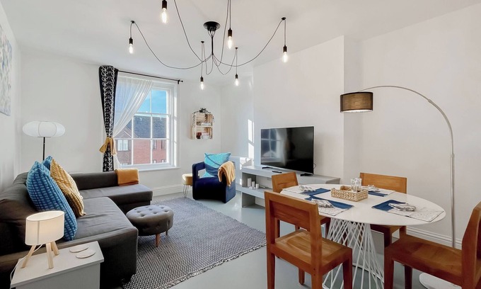 Gloucester Apartment | Apartment Three - UK48495