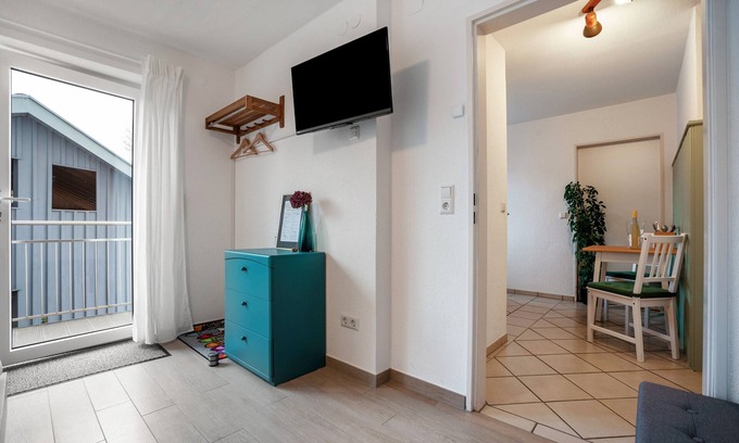 Hergensweiler Apartment | Apartment 'Tina' with Balcony and Wi-Fi