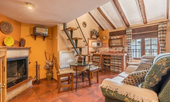 Hinojares Apartment | Apartment 'Tomillo' with Mountain View, Wi-Fi and Air Conditioning