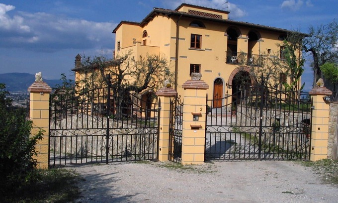San Martino alla Palma Apartment | Apartment Tramontana in Holiday farm in the hills with beautiful views of Florence!