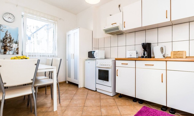 Troisdorf Apartment | Apartment Troisdorf Spich 3, 1 Wohn-/schlafzimmer, Max. 3 Personen