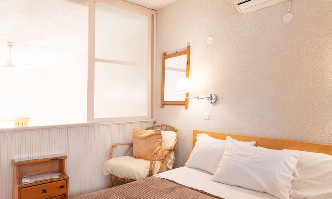 Panormos Apartment | Apartment 'Two-Bedroom No 1' with Sea View, Wi-Fi and Air Conditioning