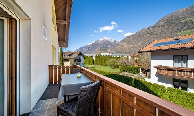 Naturno Apartment | Apartment 'Typ D Haus Pöder' with Mountain View, Shared Garden and Wi-Fi