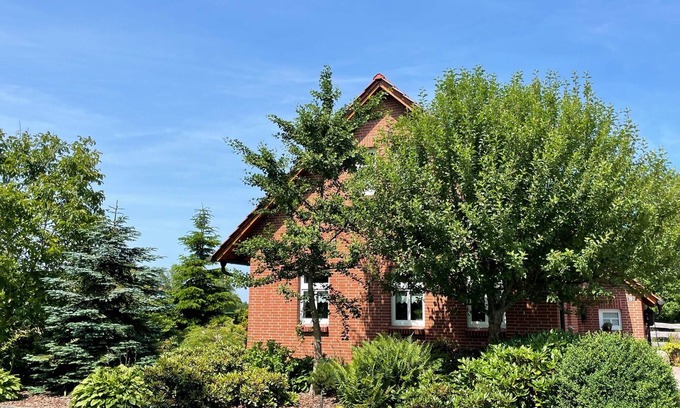 Apen Apartment | Apartment 'Uhlenhoff Boyken' with Private Terrace, Shared Garden and Wi-Fi