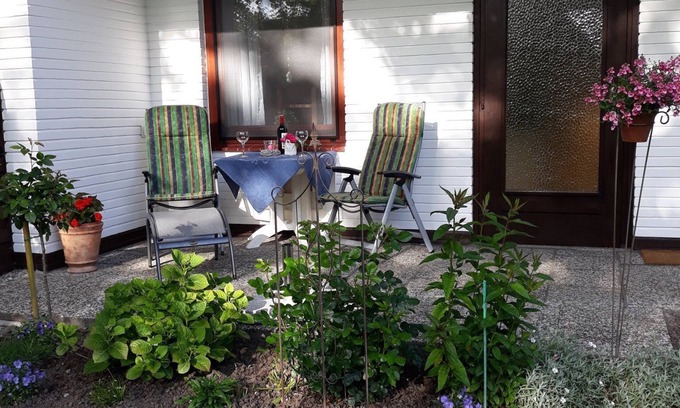Neuenkirchen Apartment | Apartment 'Unter Der Linde' with Private Terrace, Private Garden and Wi-Fi