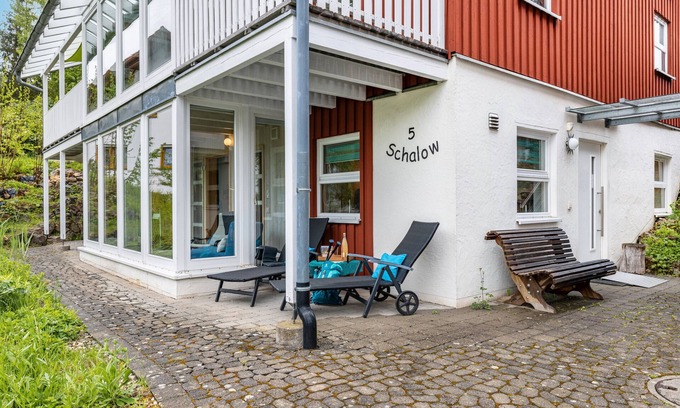 Gemarkung Tieringen Apartment | Apartment 'Untere Ferienwohnung' with Private Terrace, Shared Garden and Wi-Fi