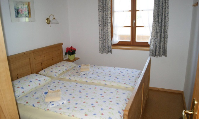 Frasdorf Apartment | Apartment up to 4 people- Kampenwand- 65 sqm, 2 bedrooms, kitchen, satellite TV, balcony, own entrance, non-smoking