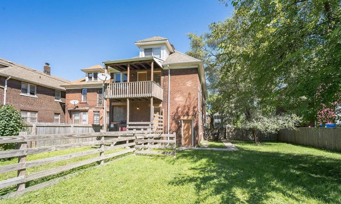 Mexicantown - Southwest Detroit Apartment | Apartment ∙ 1 bedroom ∙ 2 guests