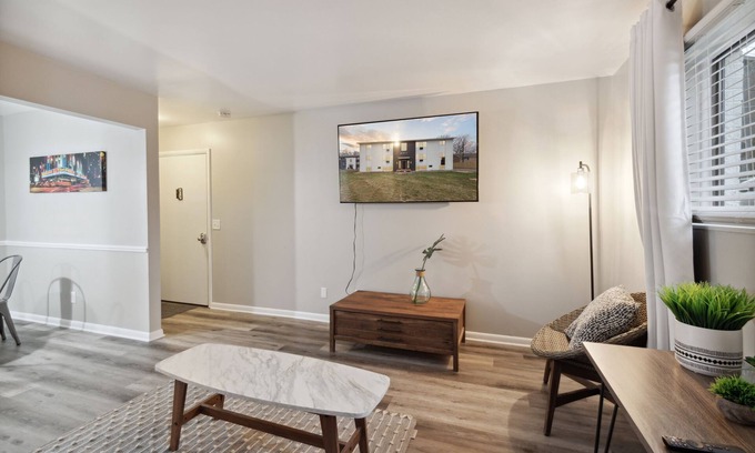Lansing Apartment | Apartment