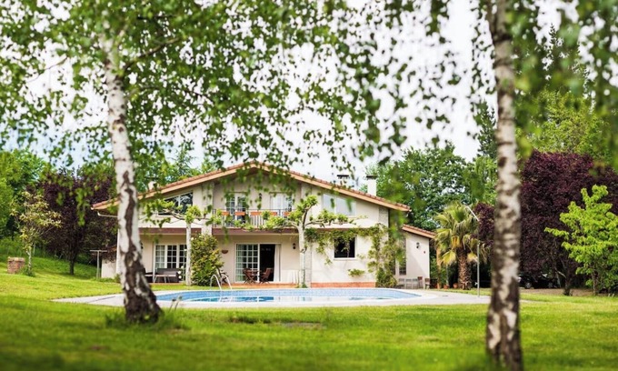 Amurrio Apartment | Apartment 'Usko 1' with Mountain View, Private Pool and Wi-Fi