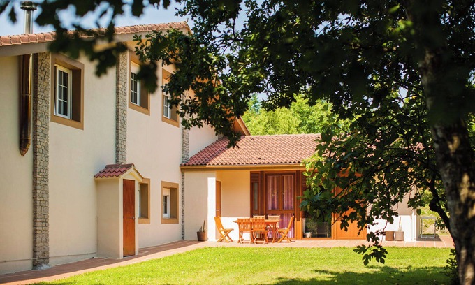 Amurrio Apartment | Apartment 'Usko 2' with Mountain View, Private Pool and Wi-Fi