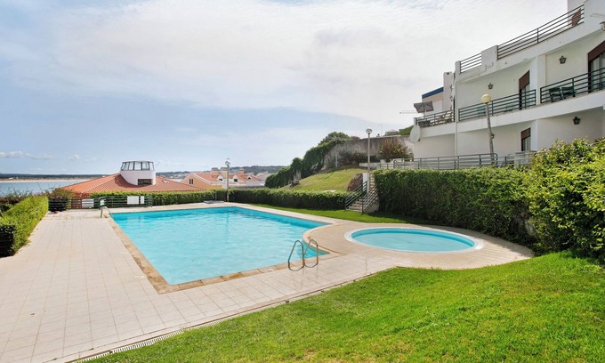 Sao Martinho do Porto Apartment | Apartment 'Vista Baia' with Sea View, Shared Pool and Wi-Fi