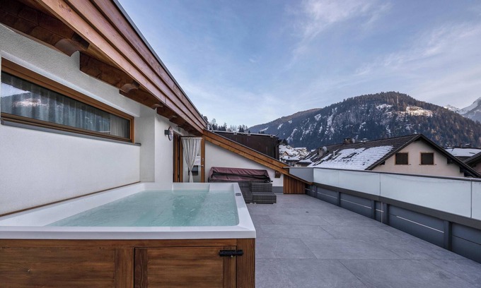 Predazzo Apartment | Apartment “Vacanze Arcobaleno - Giallo” with Mountain View, Sauna & Whirlpool