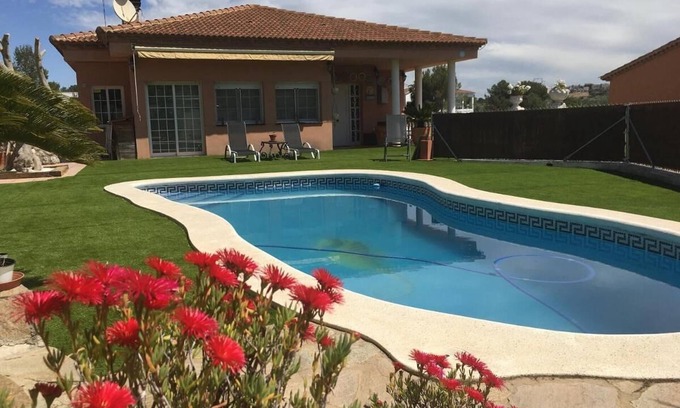 Canyelles Apartment | Apartment Vama House with Pool and Wi-Fi