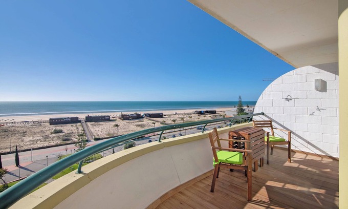 Vila Real Santo Antonio Apartment | Apartment 'Varanda Do Sol' with Sea View, Wi-Fi and Air Conditioning