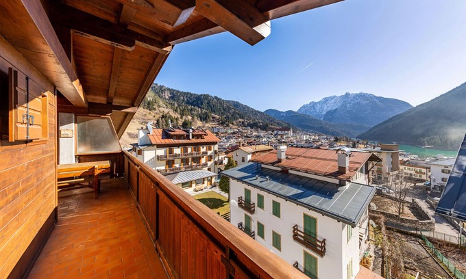 Auronzo di Cadore Apartment | Apartment 'Villa Pais 3 Cime View' with Lake View and Private Terrace