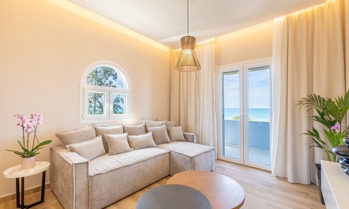 Almiros Beach Apartment | Apartment 'Villa Maria 3' with Sea View, Wi-Fi and Air Conditioning