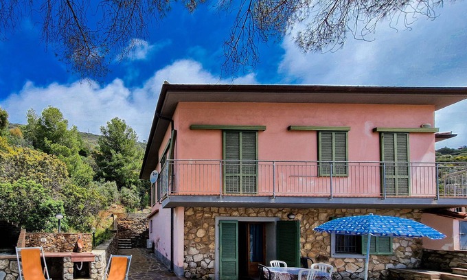 Innamorata Apartment | Apartment 'Villa Mirella Trilocale' with Private Terrace, Balcony and Wi-Fi