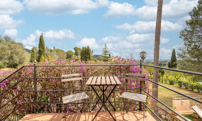 Establiments Apartment | Apartment 'Vista Montaña' with Mountain View, Shared Pool and Wi-Fi