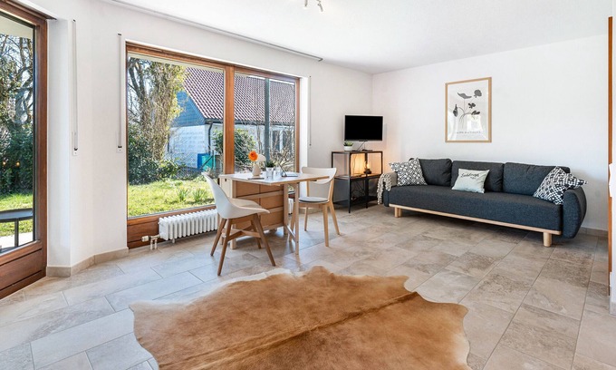 Friolzheim Apartment | Apartment 'Vollausgestattete' with Private Terrace, Private Garden and Wi-Fi
