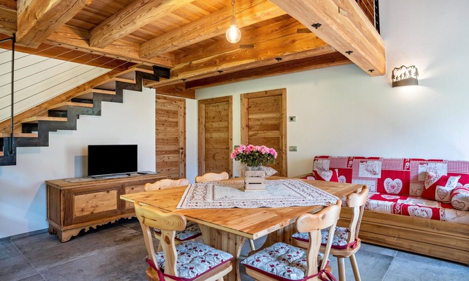 Rabbi Apartment | Apartment 'Volo Dell'aquila With Private Sauna' with Mountain View