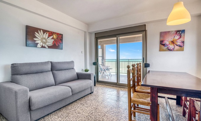 Plaza De La Costera Apartment | Apartment 'Voramar' with Sea View, Private Terrace and Wi-Fi