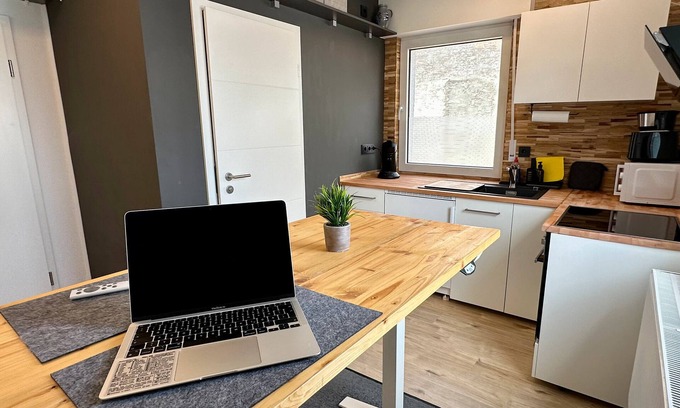 Biebesheim am Rhein Apartment | Apartment 'Wohnen Auf Zeit - No2' with Wi-Fi