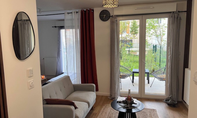 Bussy-Saint-Georges Apartment | Apartment with terrace and private garden near Disney & shopping center