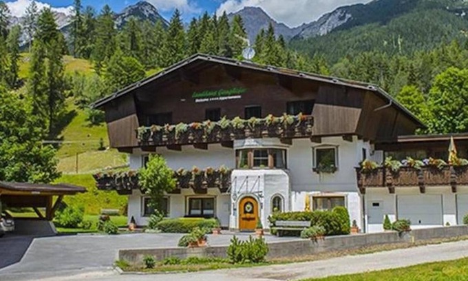 Leutasch Apartment | Apartment W3 Haus Ganghofer with Mountian View, Shared Terrace & Wi-Fi