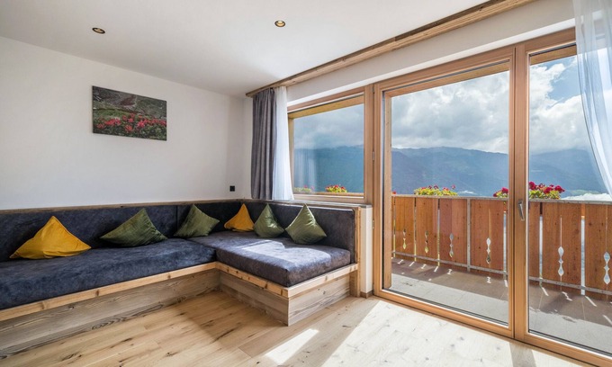 Naturno Apartment | Apartment "Waldes Duft - Patleidhof" with Mountain View, Shared Terrace & Wi-Fi