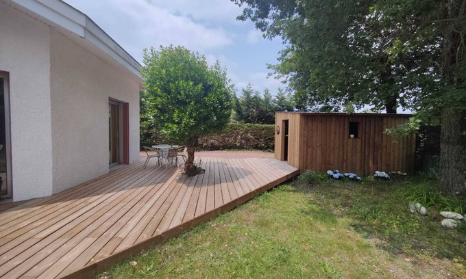 Saint-Jean-d'Illac Apartment | Apartment with garden in Saint Jean d'Illac