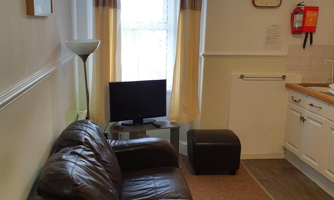 Weston-super-Mare Apartment | Apartment with Private Bathroom