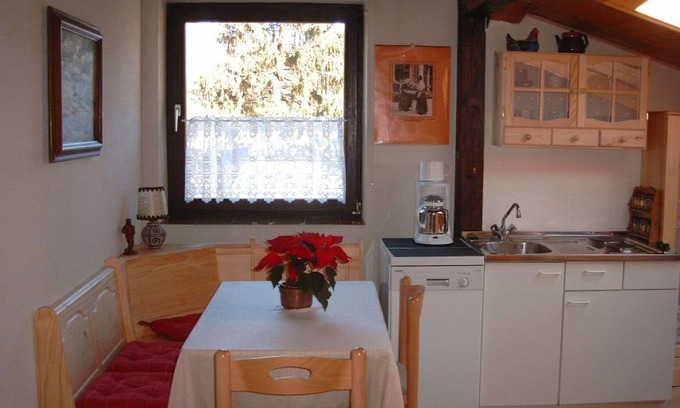 Penzing Apartment | Apartment WIENERWALDquiet, conveniently located, villa-green area, pet-friendly