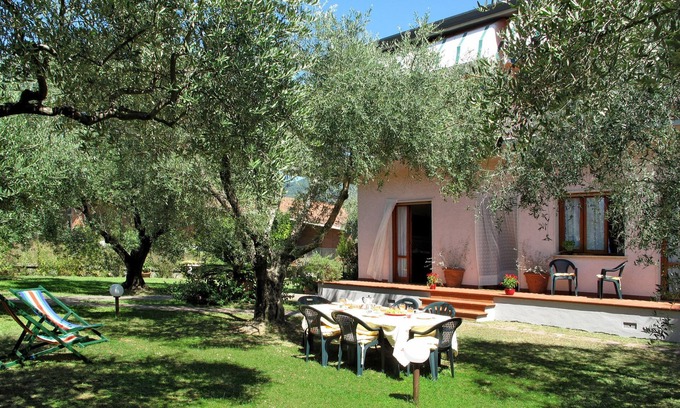 Capanne-Prato-Cinquale Apartment | Apartment Wilma by Interhome