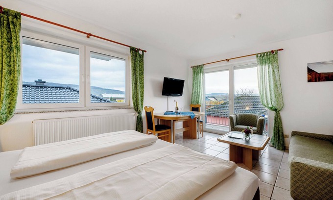 Thornich Apartment | Apartment 'Winnie Puuh' with Mountain View, Private Garden and Wi-Fi