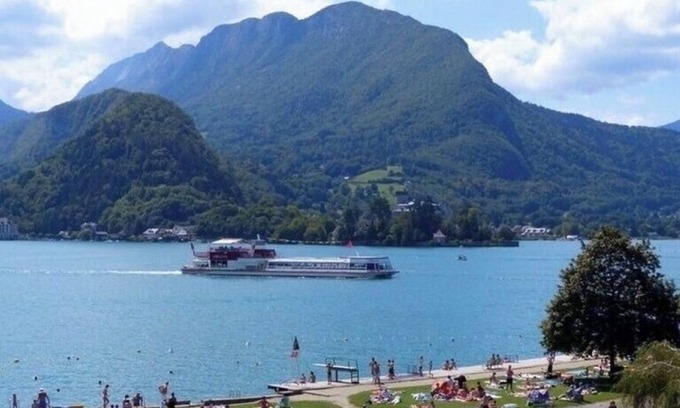Talloires-Montmin Apartment | Apartment with playroom Centre talloires NEAR BEACH (200m) and shops