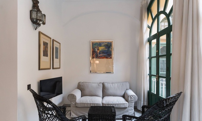 Historical Center Apartment | Apartment with 3 bedrooms, 1 bathroom. 2 min walk from the Cathedral. 5 guests