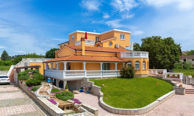 Medulin Apartment | Apartment with 3 bedrooms, balcony and swimming pool