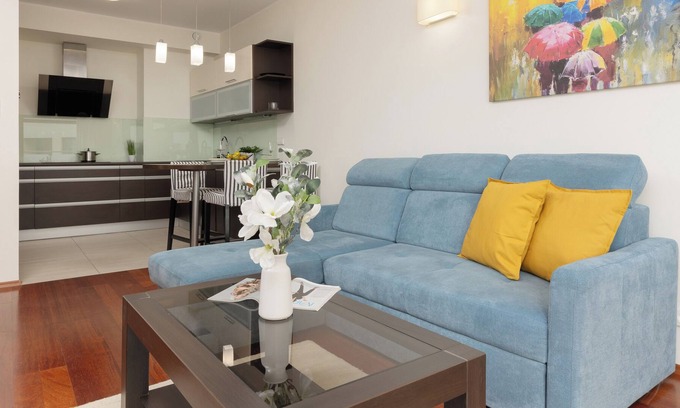 Gorce Apartment | Apartment With 3 Rooms Bemowo by Renters
