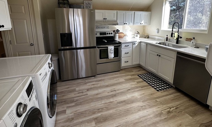 Orem Apartment | Apartment with a view. You'll want to come back!