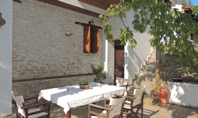 Megalos Prinos Apartment | Apartment with Amazing Mountain Views in a Traditional Thassian Estate !