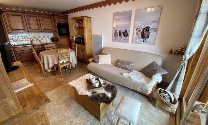 Les Menuires Apartment | Apartment with balcony at the foot of the slopes, ideal for families!