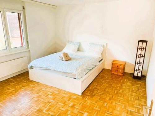 Altstetten Apartment | Apartment with Balcony in Zurich, Kars - Self Checkin