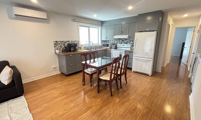 Les Maskoutains Regional County Municipality Apartment | Apartment with a Balcony. Free Parking.