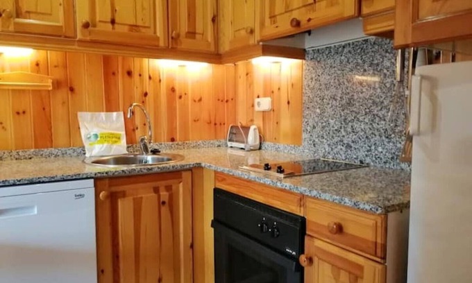 Taull Apartment | Apartment with fireplace - Falcó 3