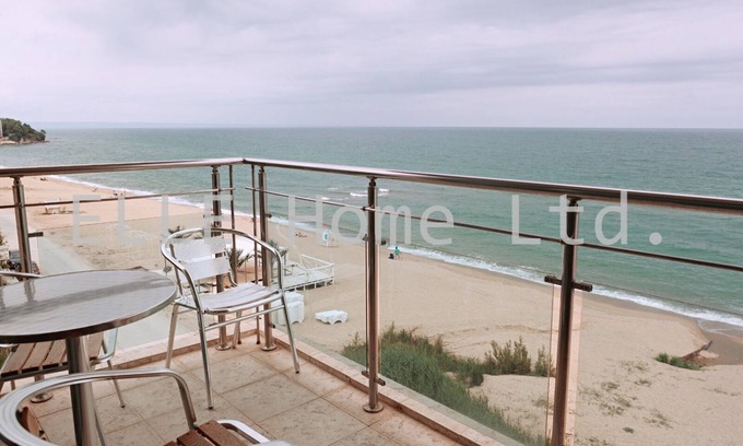 Primorski Apartment | Apartment with fantastic sea views right on the beach